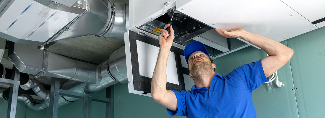 Wartung einer Lüftungsanlage in München